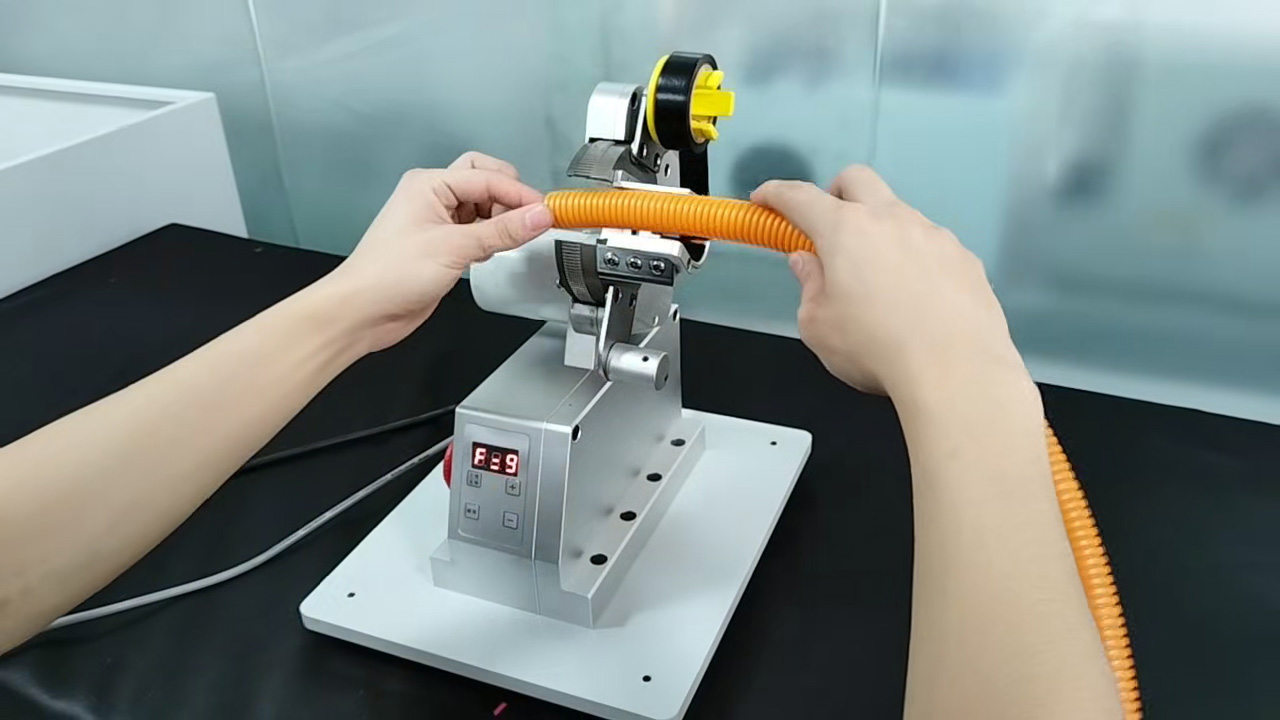 Mesin Pembungkus Pipa Corrugated Mini Tape Perekat - Presisi Tinggi untuk Pipa Bergelombang