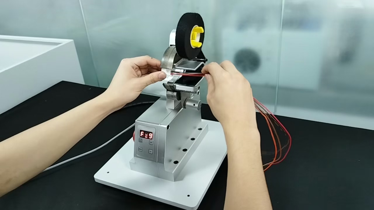 Mesin Mini Pelilit Pita Perekat untuk Kawat Tunggal - Presisi Tinggi untuk Aplikasi Kawat