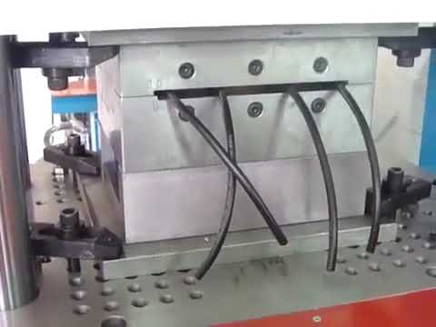 South Africa Standard 3-Pin Cable Plug Injection Molding Making Machine