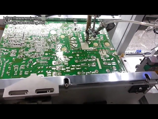 Robot Solder Otomatis untuk LED – Mesin Solder Presisi Tinggi & Otomatisasi Pabrik