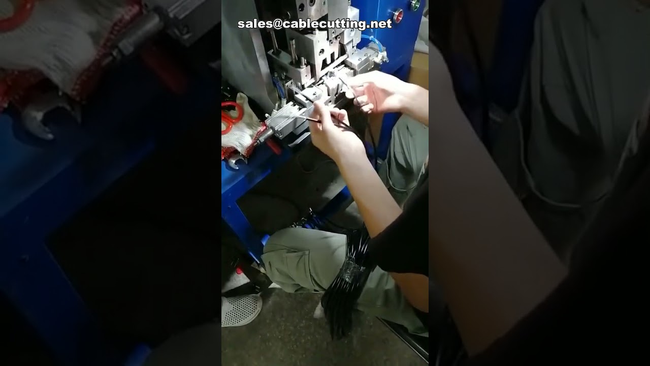 Mesin Crimping Steker Otomatis untuk Plug Prancis & Timur Tengah – Tingkatkan Efisiensi Produksi