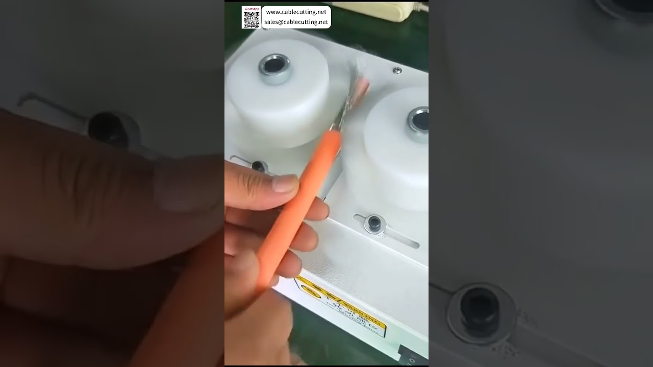 Mesin Penyikatan dan Pemuntiran Jaring Anyaman Kabel Energi Baru Perkakas Kawat Pelindung Kecepatan Tinggi
